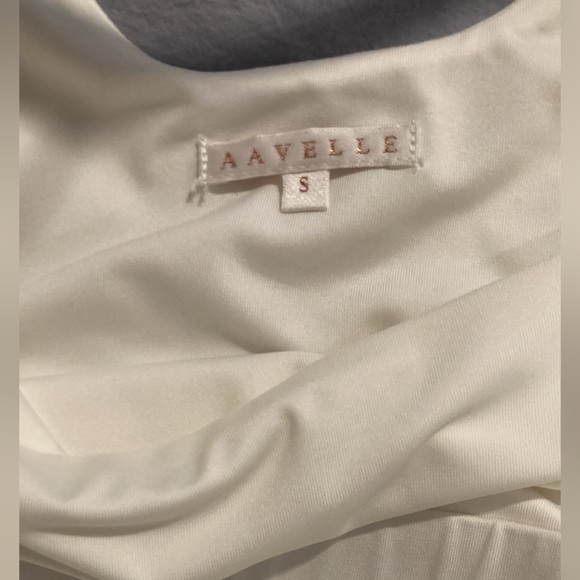 Aavelle white ruched riviera dress-Size Small - Picture 5 of 5